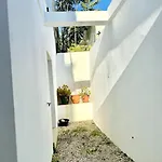 Appartamento Renovated With Small Garden In Ajuda *