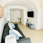 Appartamento Renovated With Small Garden In Ajuda Lisbona