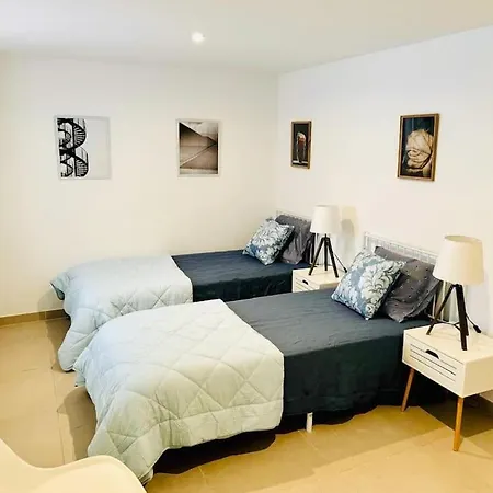 Appartement Renovated With Small Garden In Ajuda *
