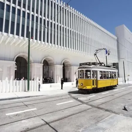 Appartamento Renovated With Small Garden In Ajuda
