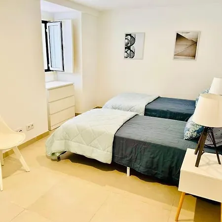 Renovated With Small Garden In Ajuda